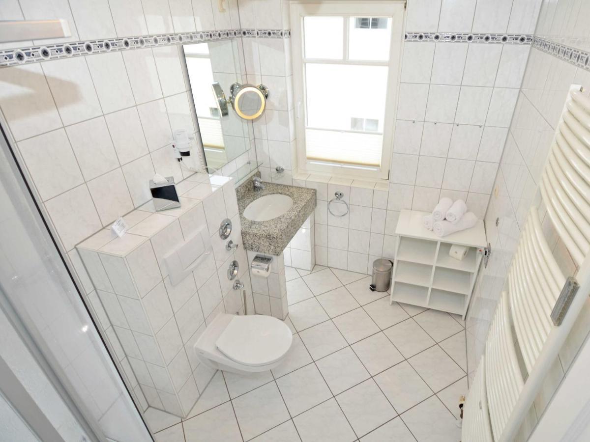 - Apt. 03 Binz