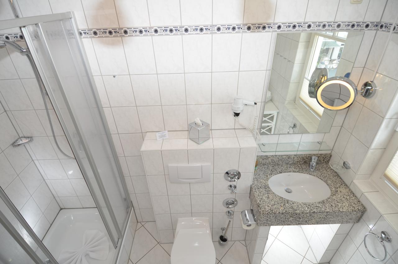 - Apt. 03 * Binz